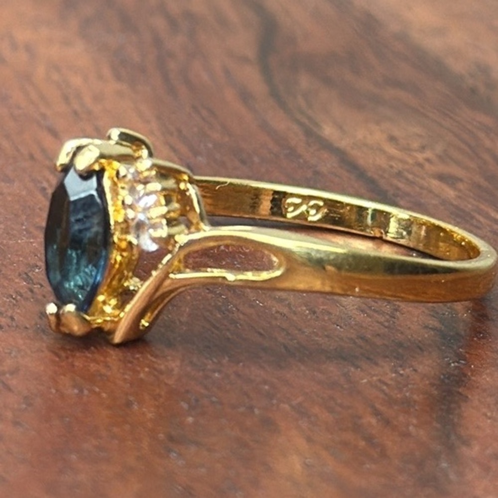 Vintage Gold & Blue Stone Ring - Picture 11 of 12